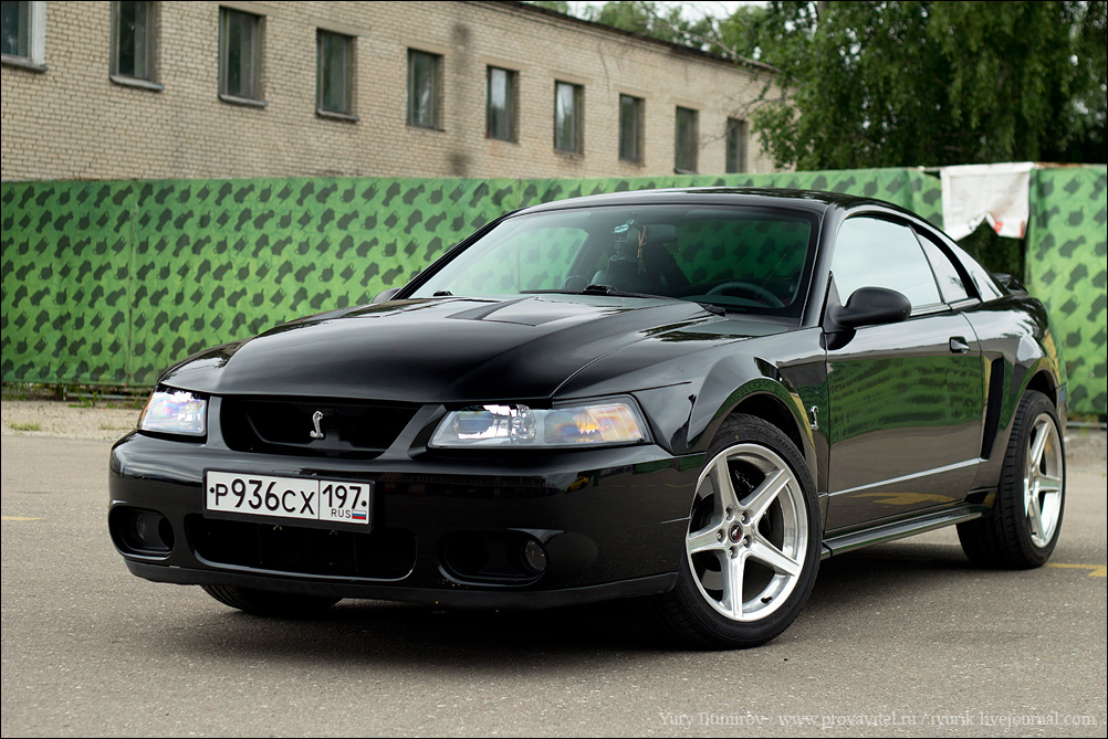 Ford Mustang 4
